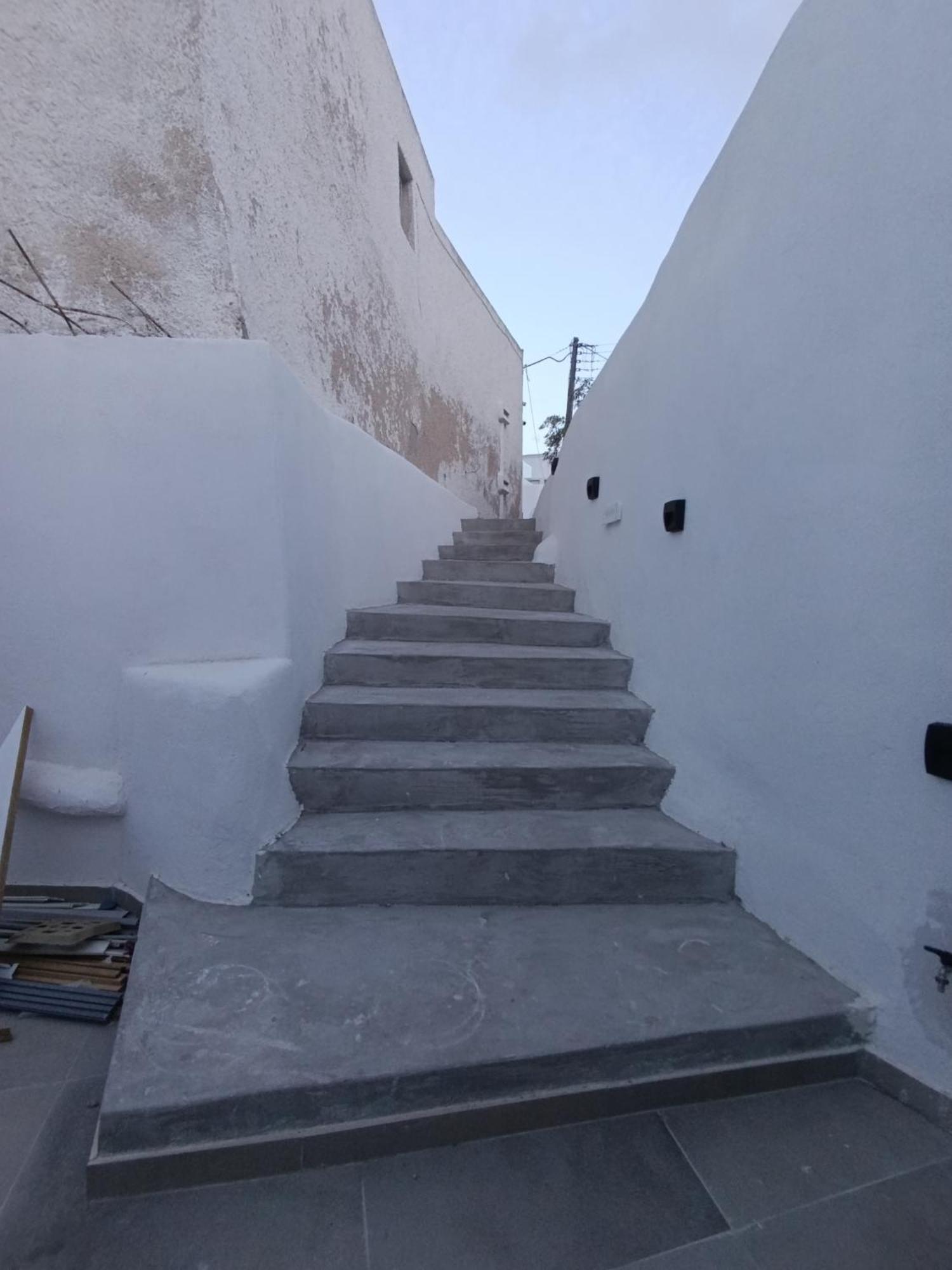 Cycladic Center Cave Rooms Тира Экстерьер фото